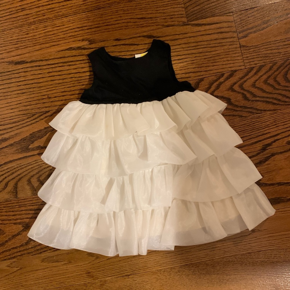 Gorgeous ivory/black Gap tiered dress, girls 12-18mo. Perfect condition.